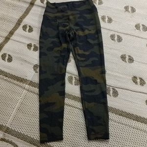 New without tags PINK ultimate camo leggings